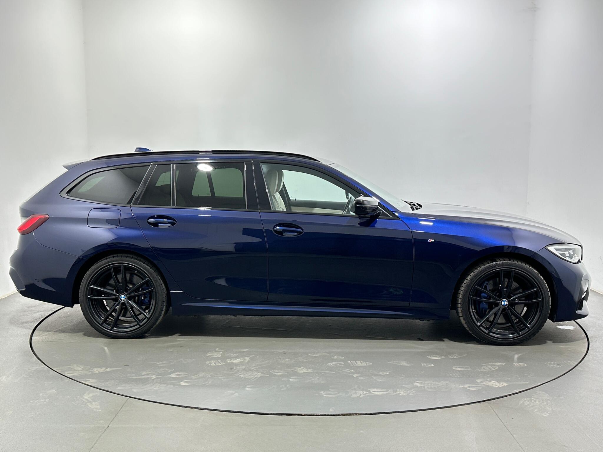 BMW 3 Series view 9