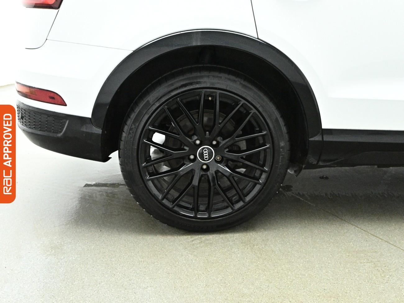 Audi Q3 view 26