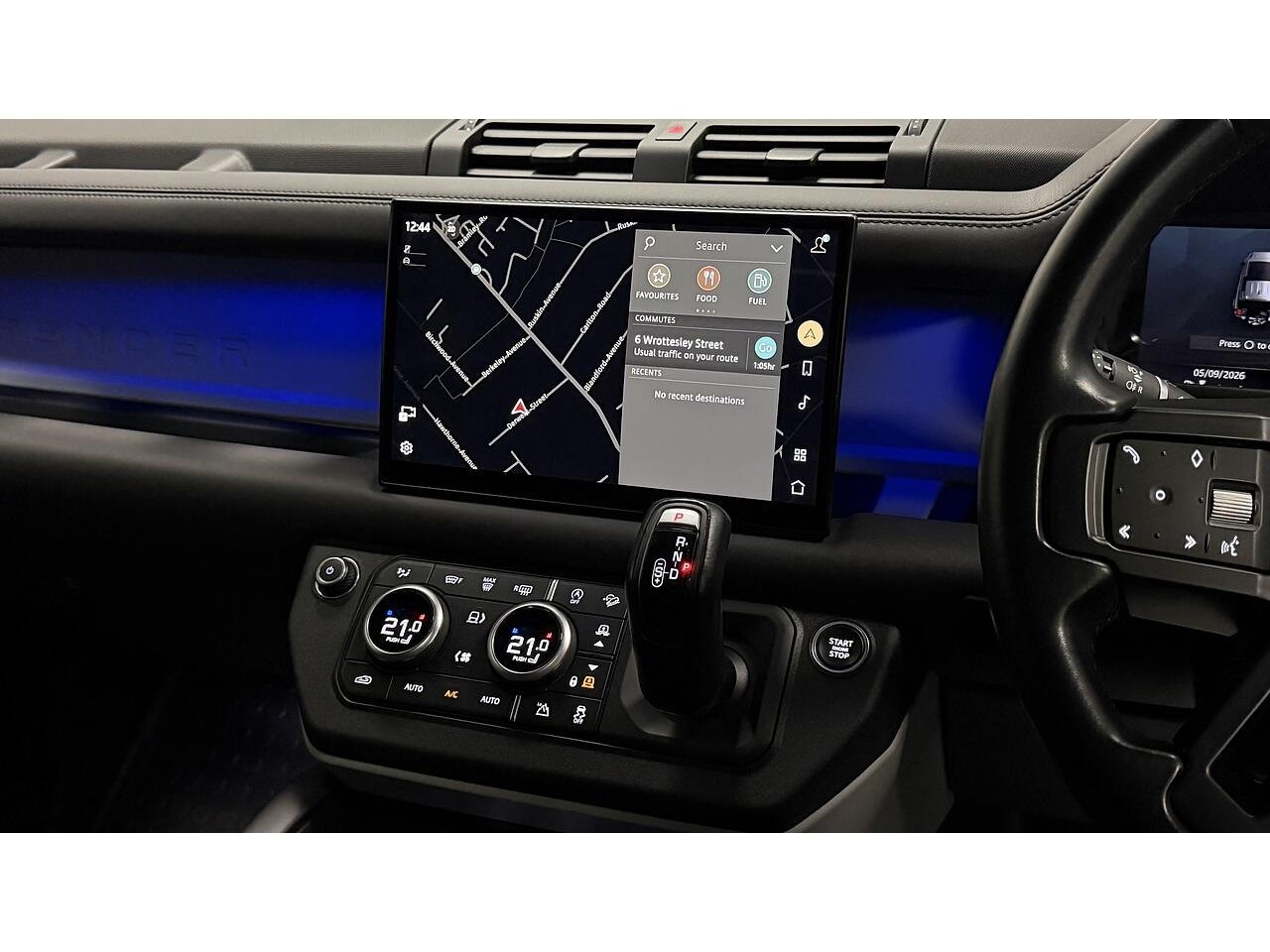 Land Rover Defender view 24