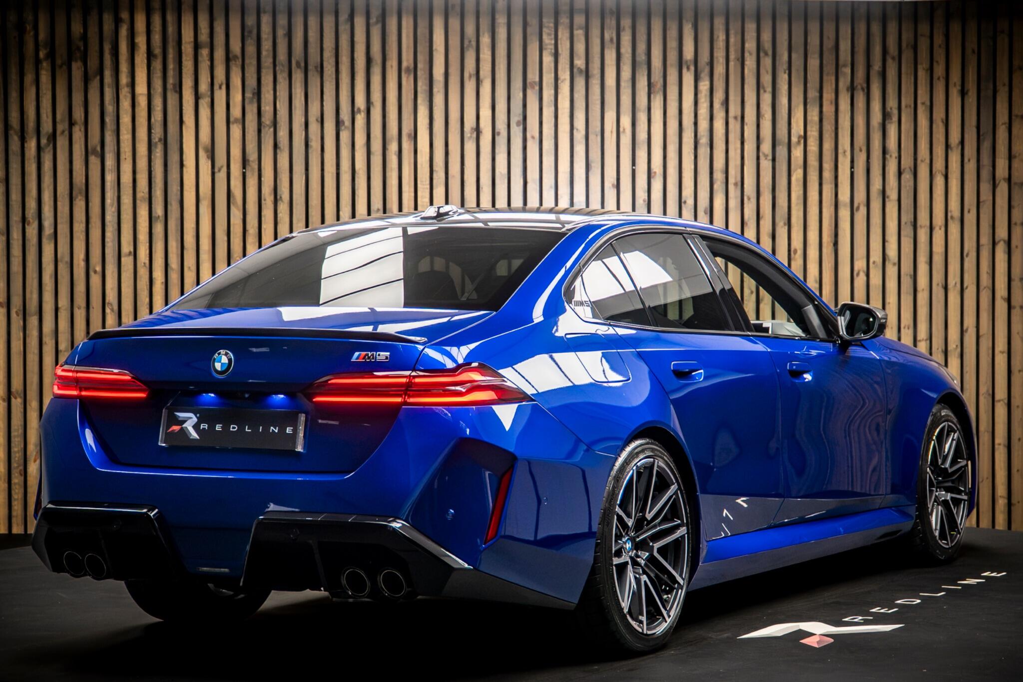 BMW M5 view 4