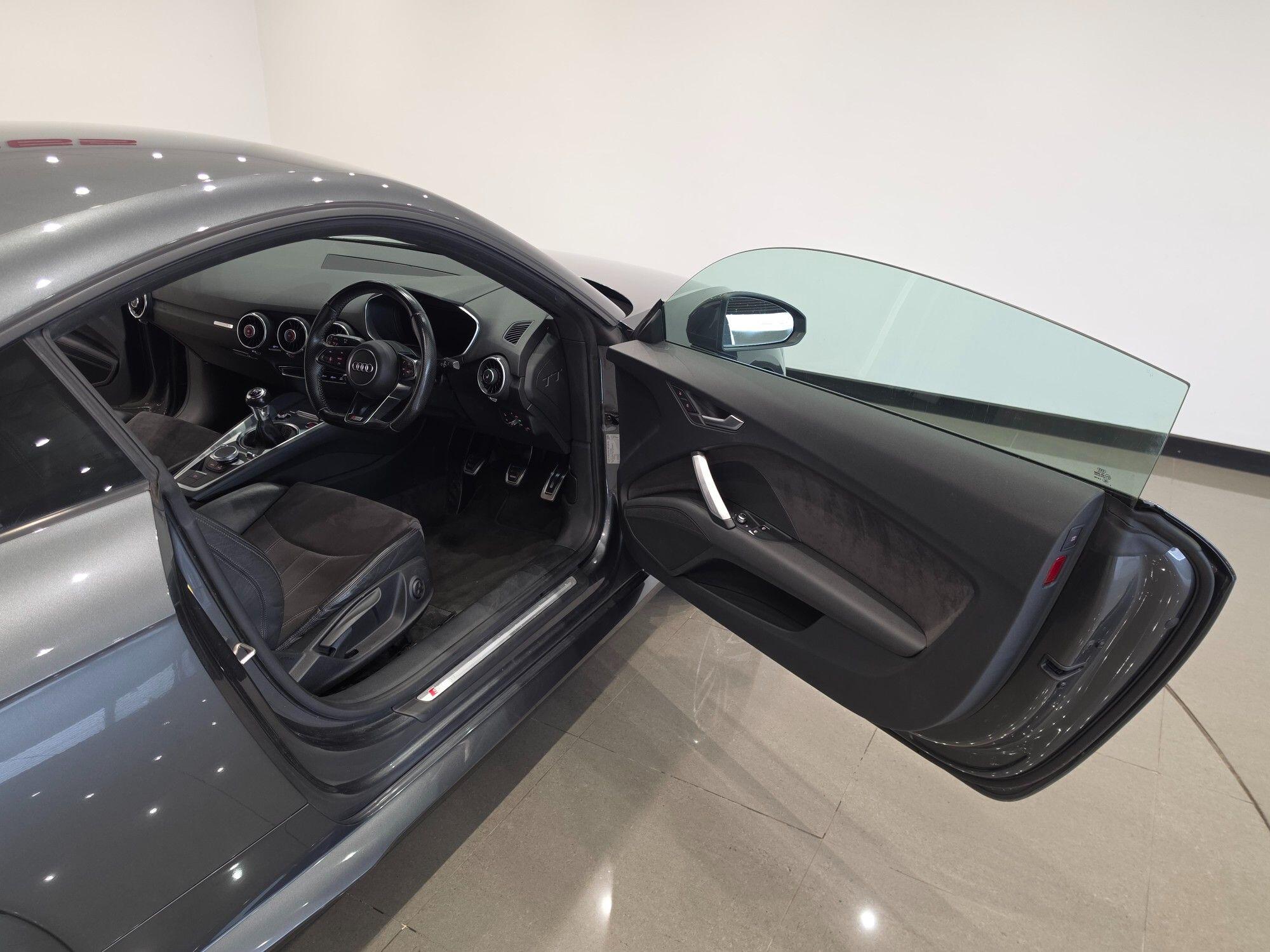 Audi TT view 58