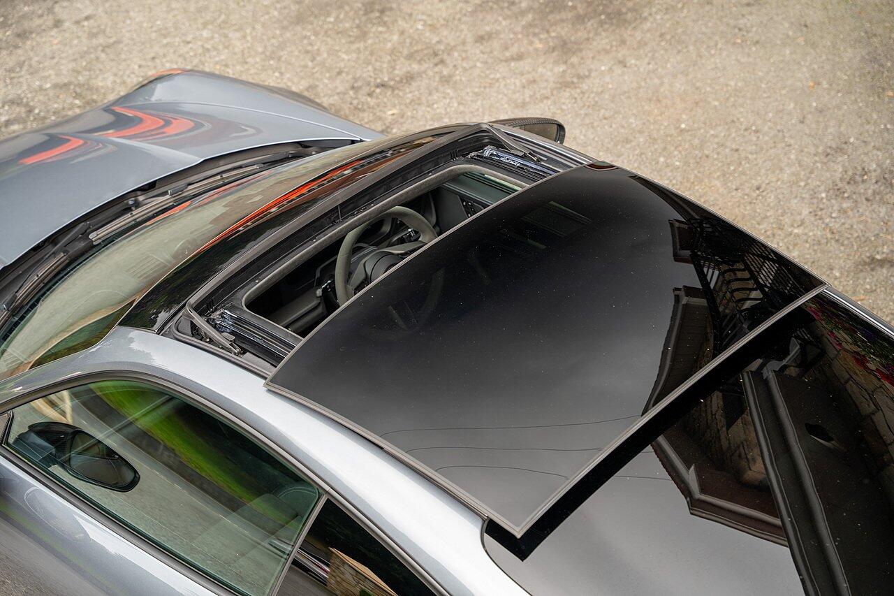 Porsche 911 view 45
