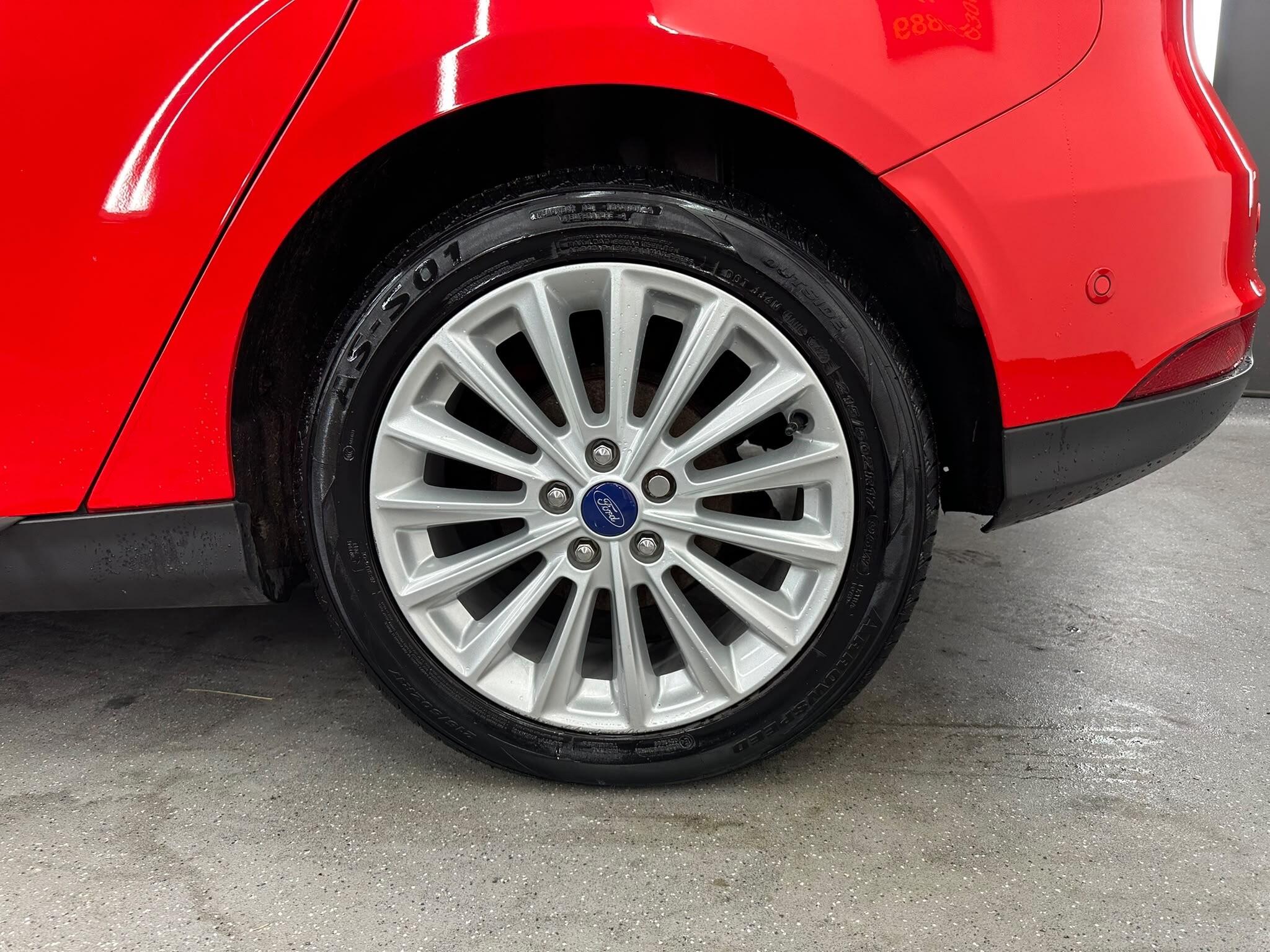 Ford Focus view 16