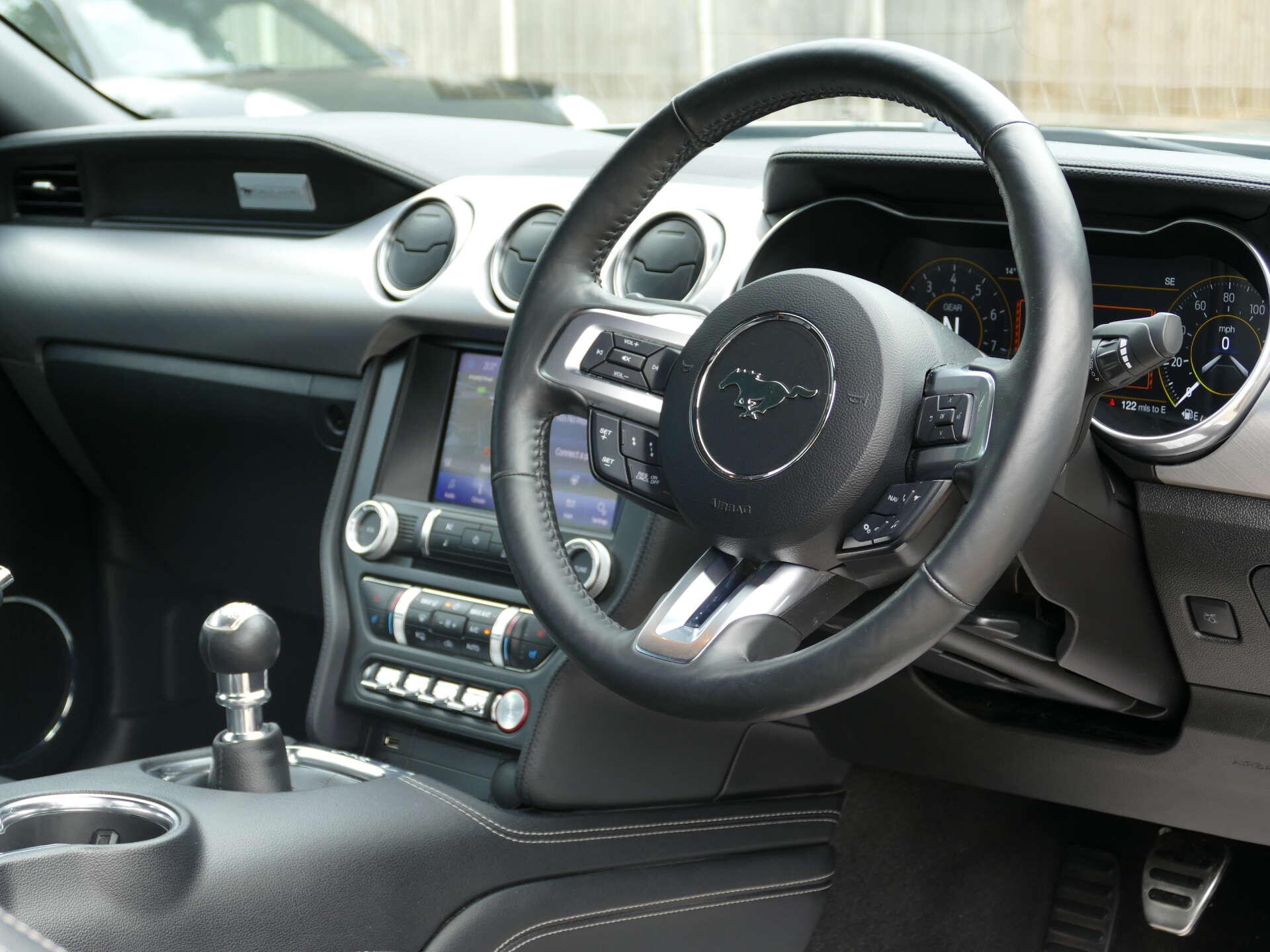 Ford Mustang view 25