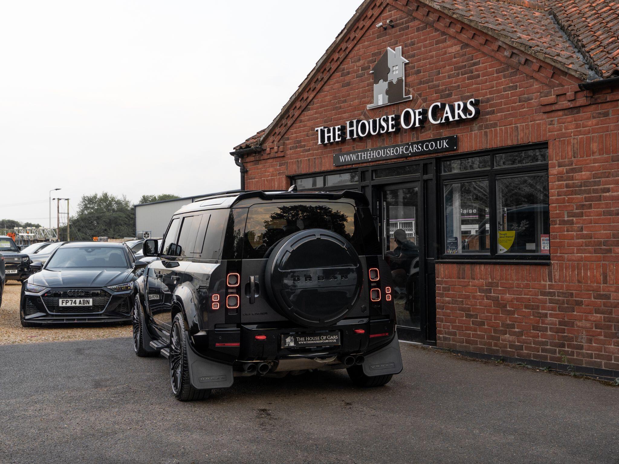 Land Rover Defender 110 view 13