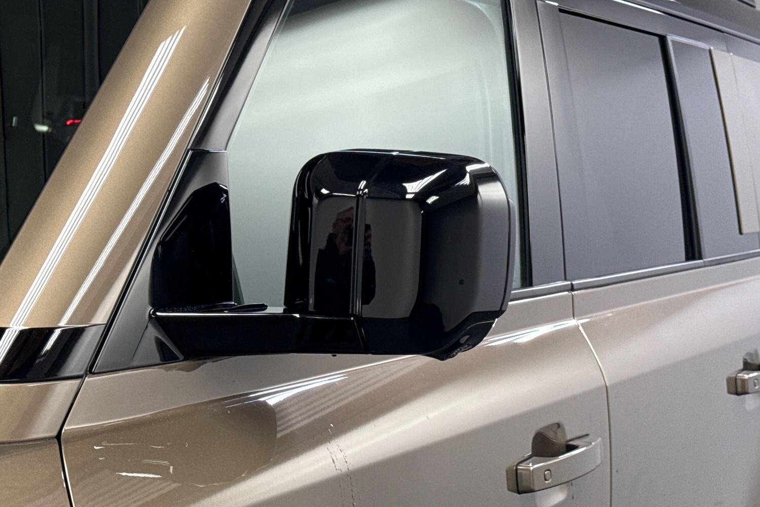 Land Rover Defender view 31