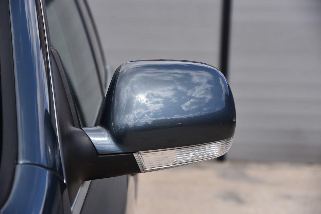 Volkswagen Touareg view 14