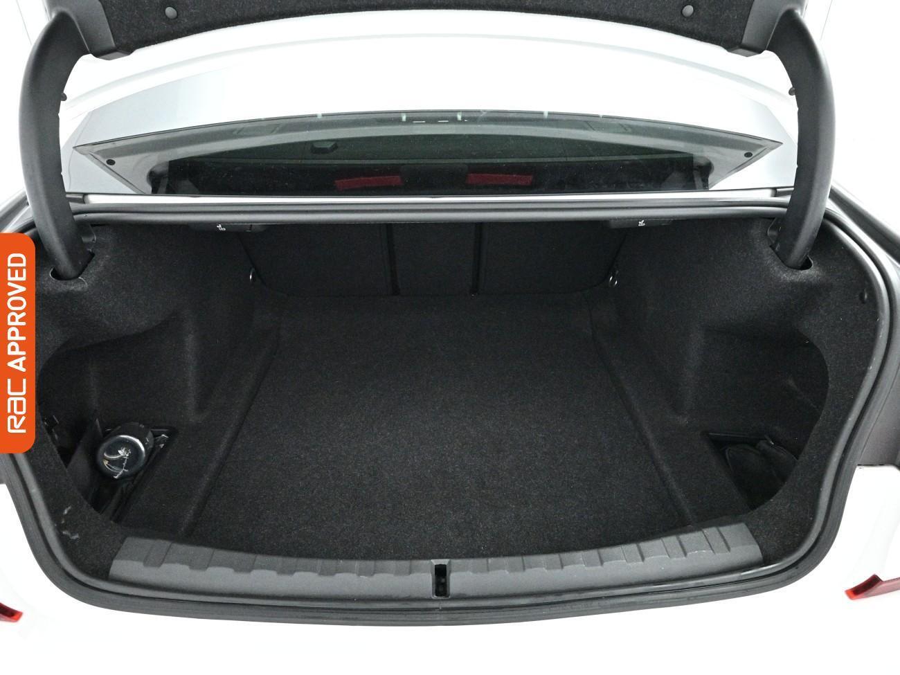 BMW 3 Series view 25
