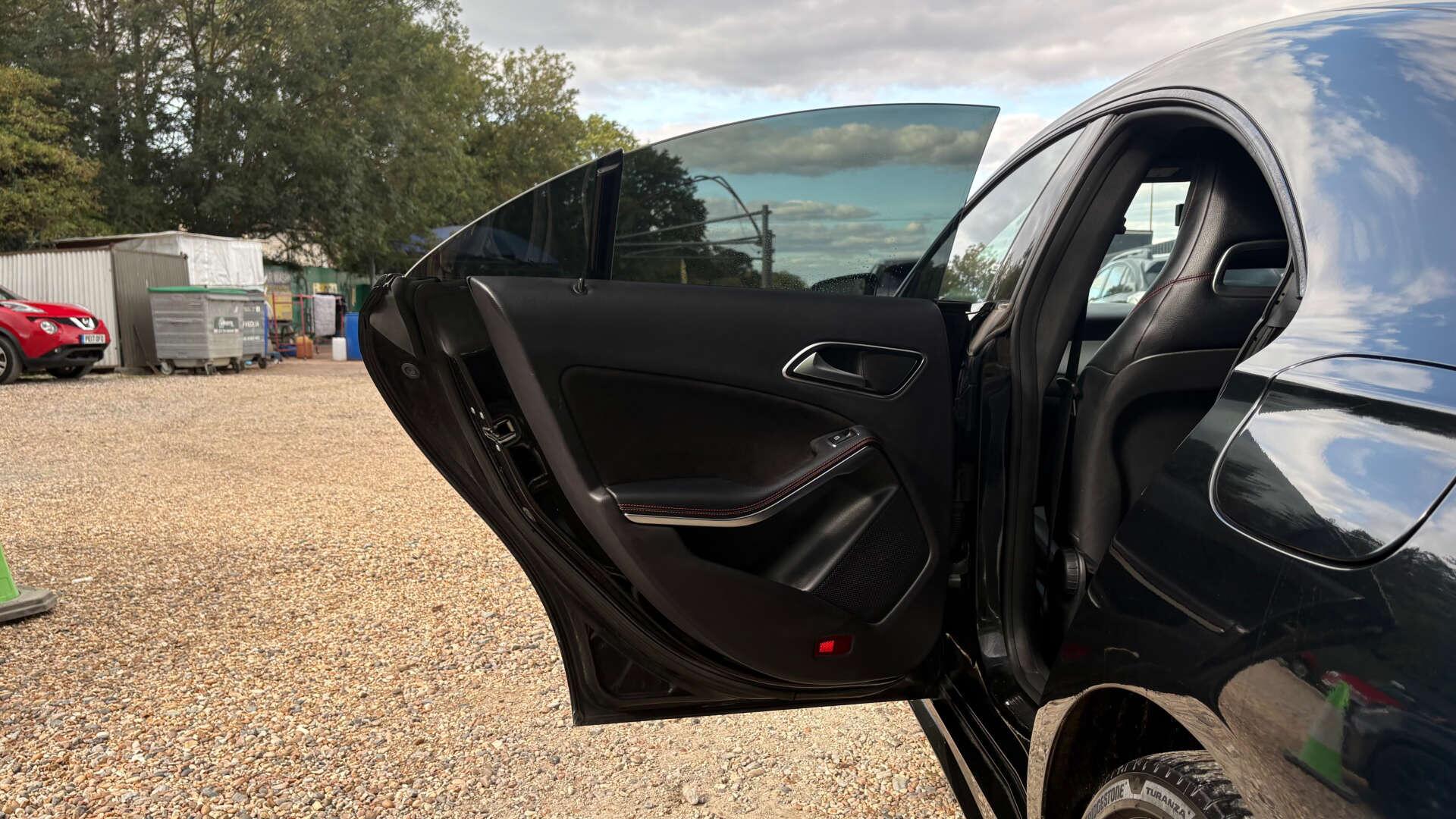 Mercedes-Benz Cla view 35