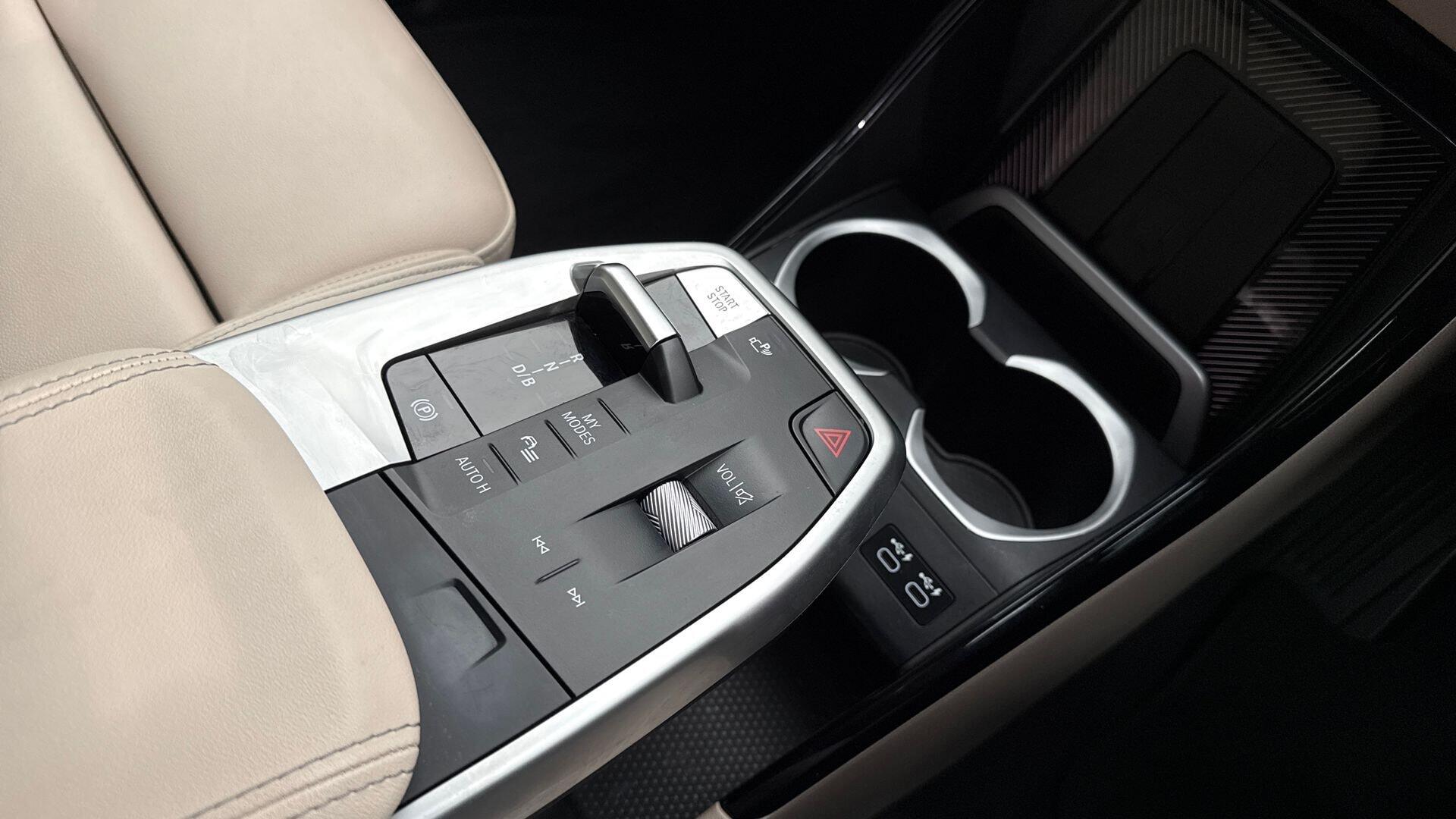 BMW iX1 view 10