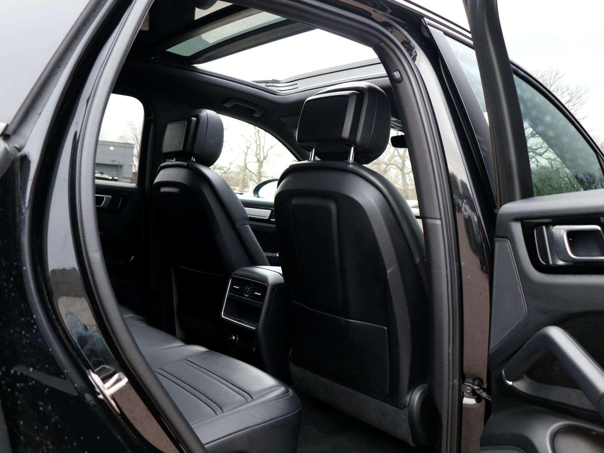 Porsche Cayenne view 28