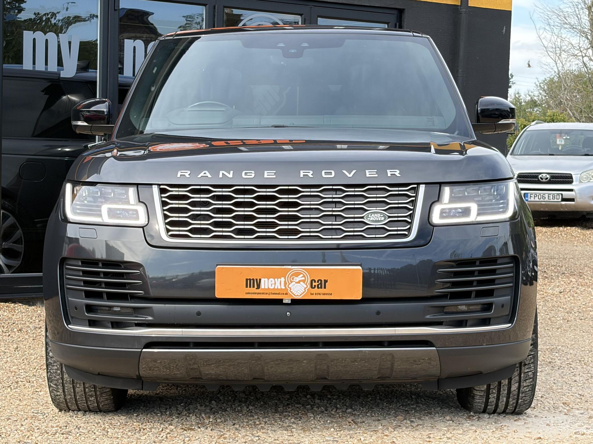 Land Rover Range Rover view 3
