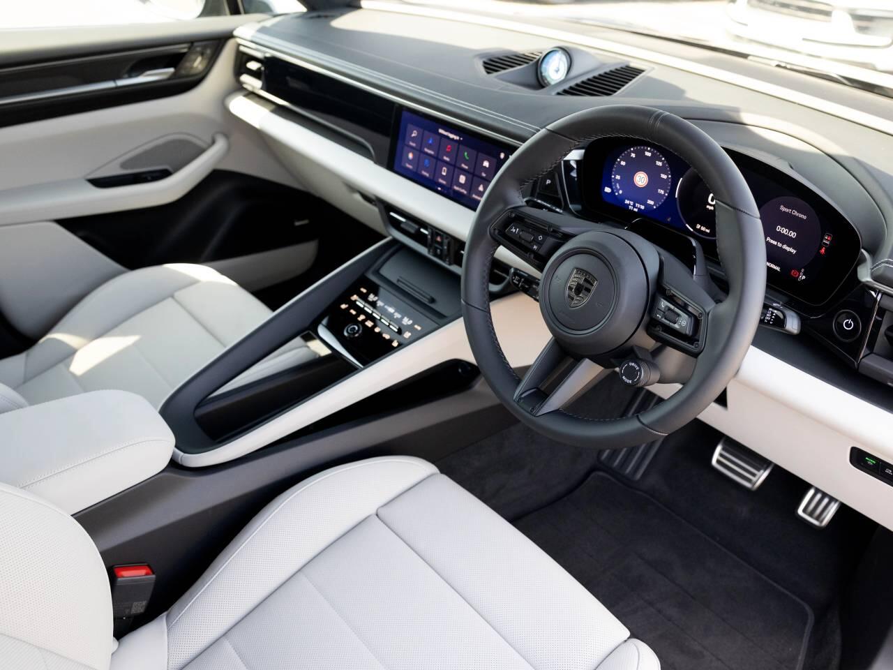 Porsche Macan view 43