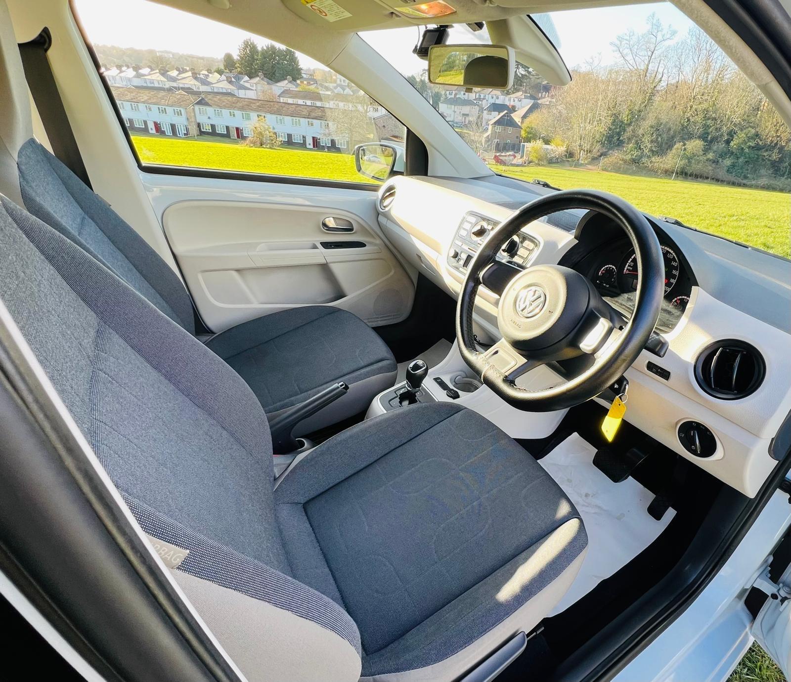 2013 Volkswagen up! image 18