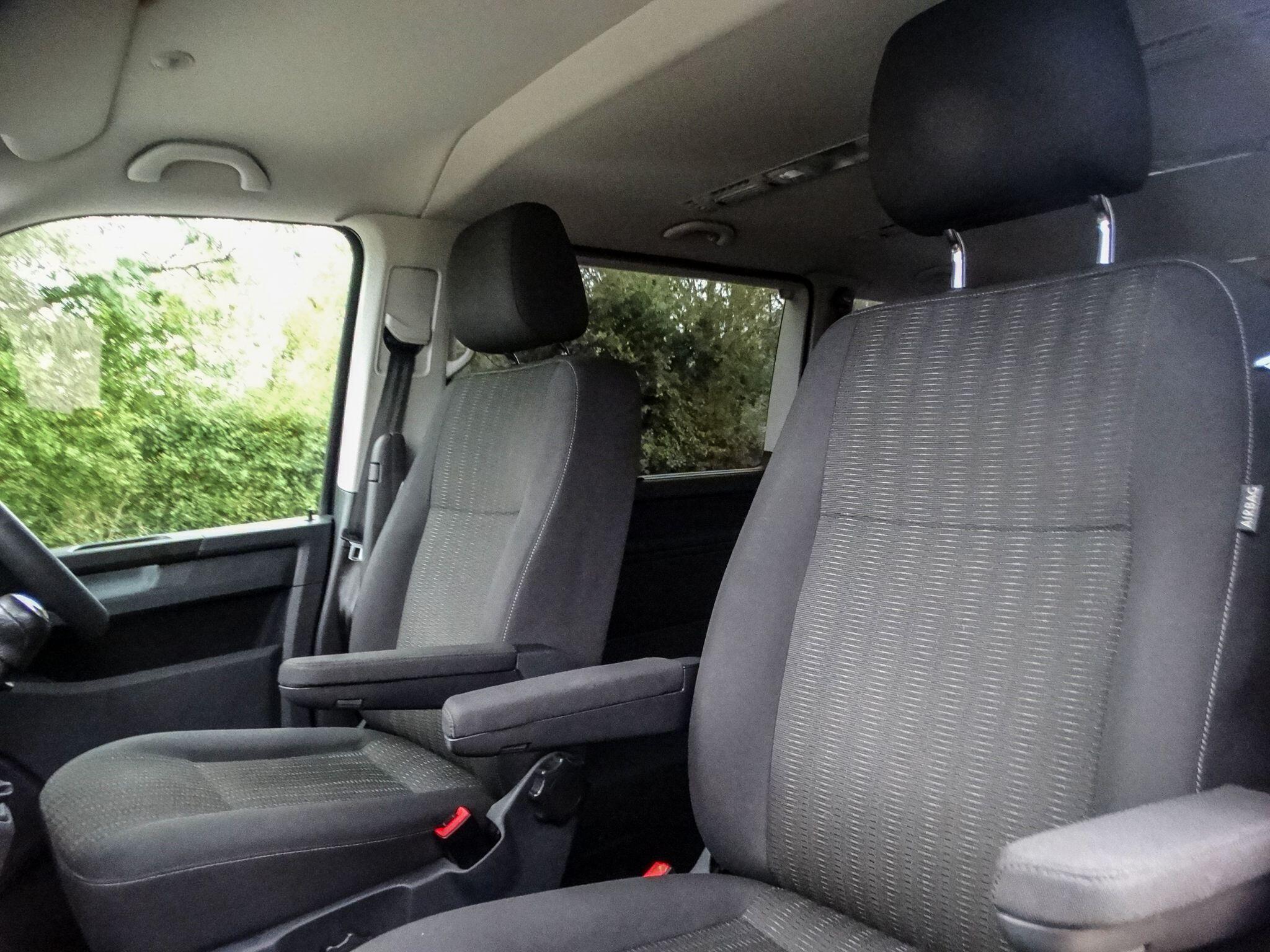 Volkswagen Transporter Shuttle view 12