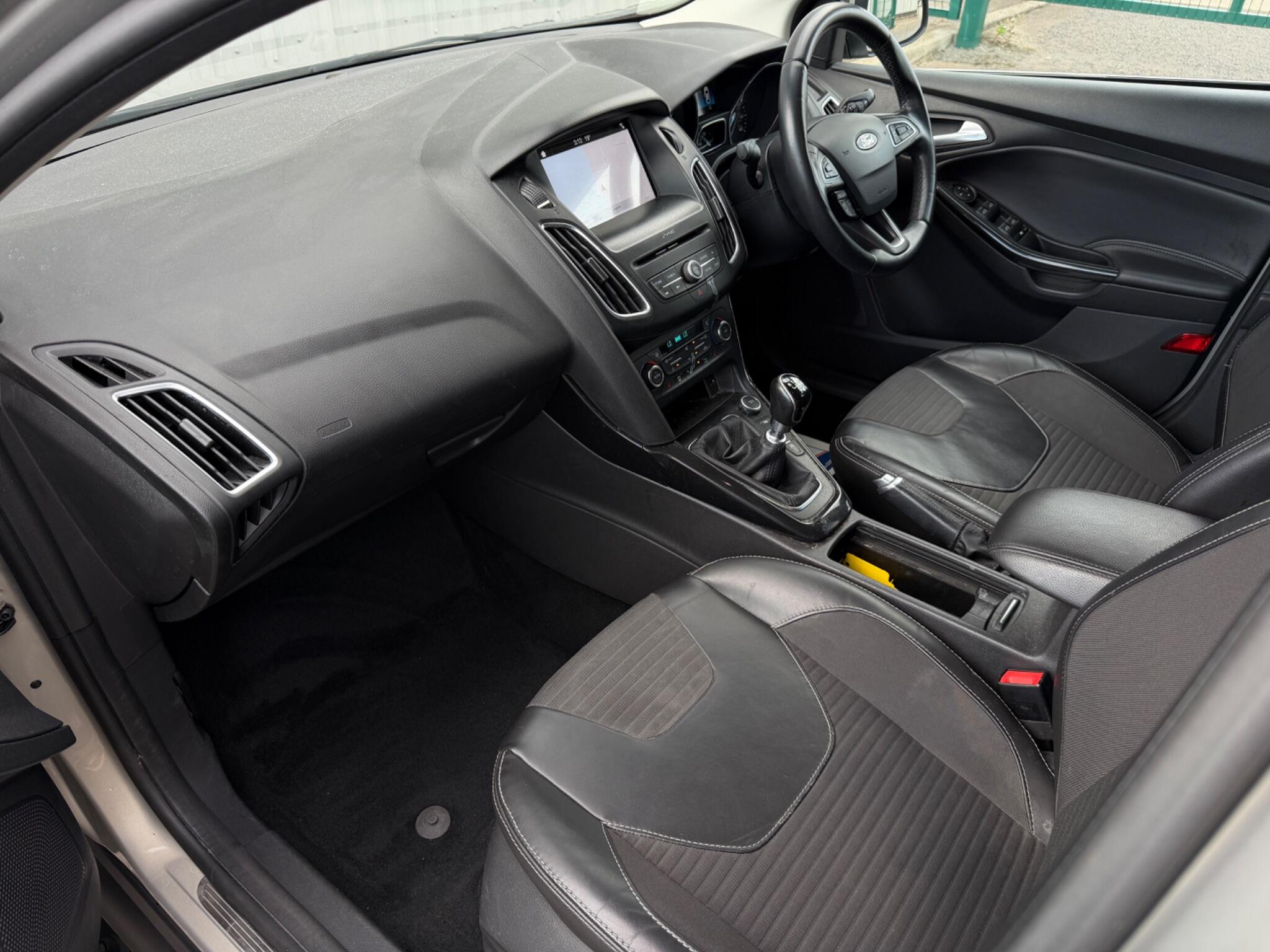 Ford Focus view 10