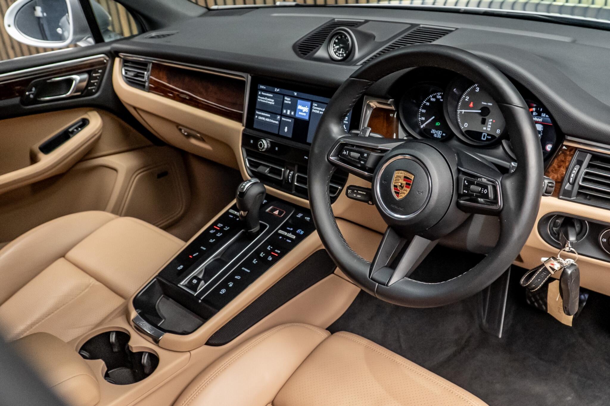Porsche Macan view 23