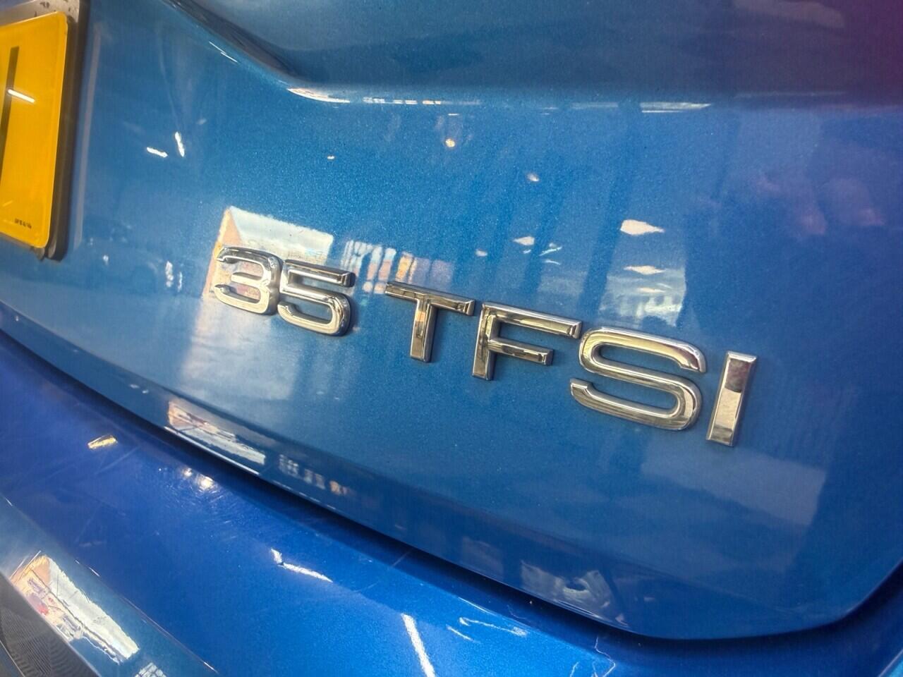 Audi Q2 view 36