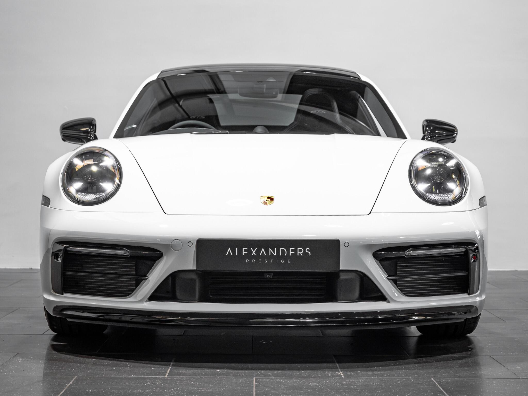 Porsche 911 view 9