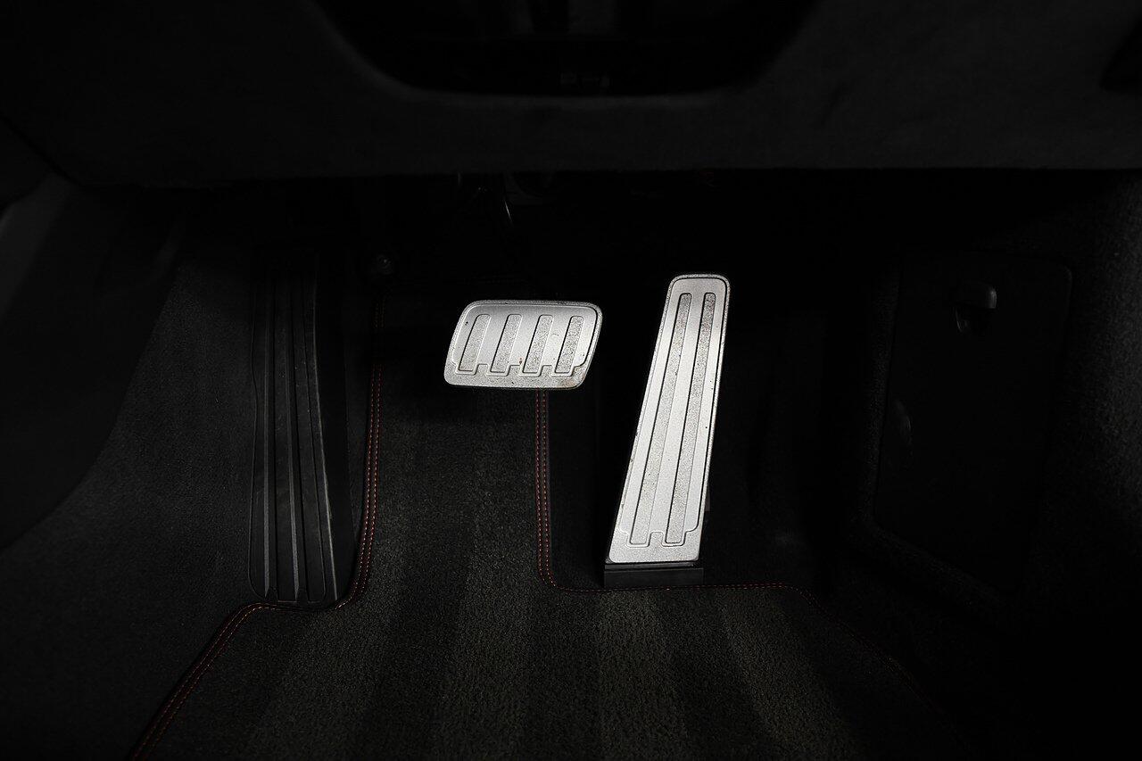 Porsche 911 view 27