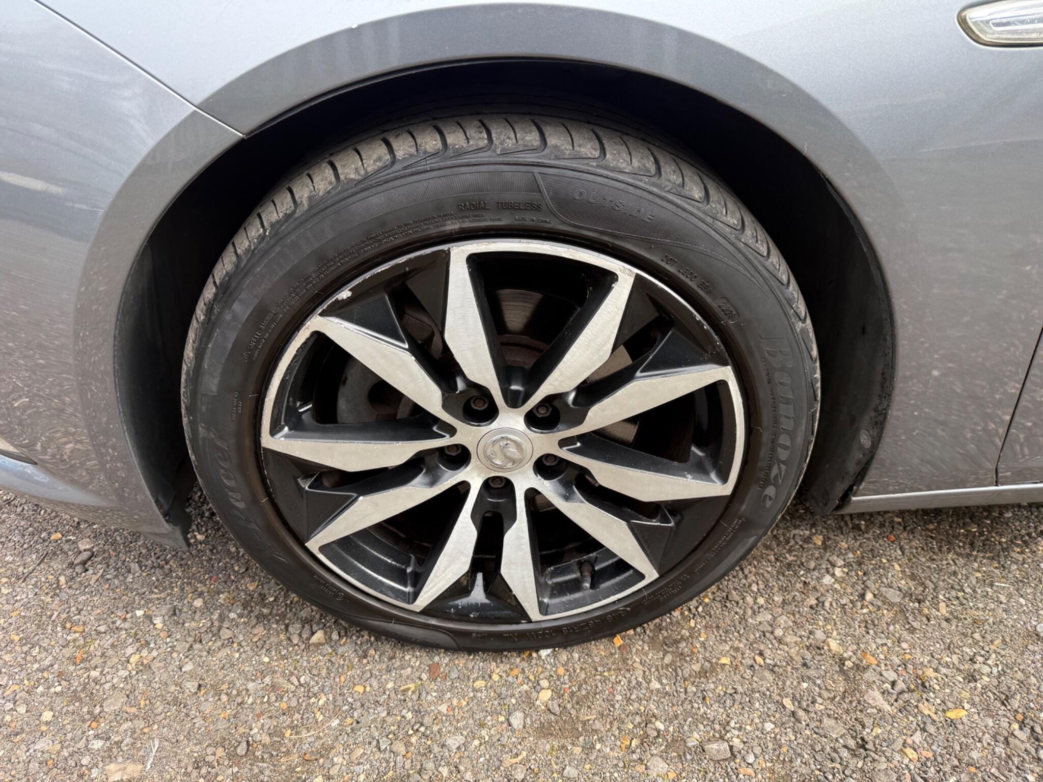 2017 Vauxhall Insignia image 32