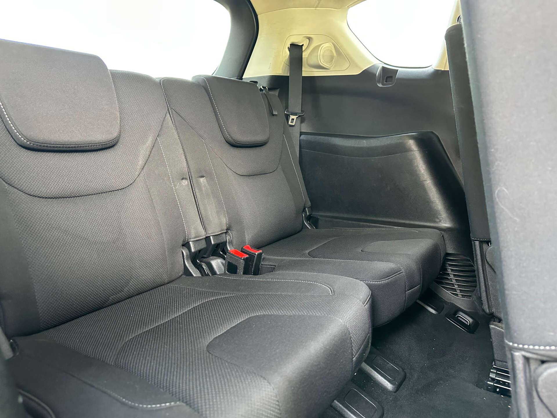 Ford S-Max view 13