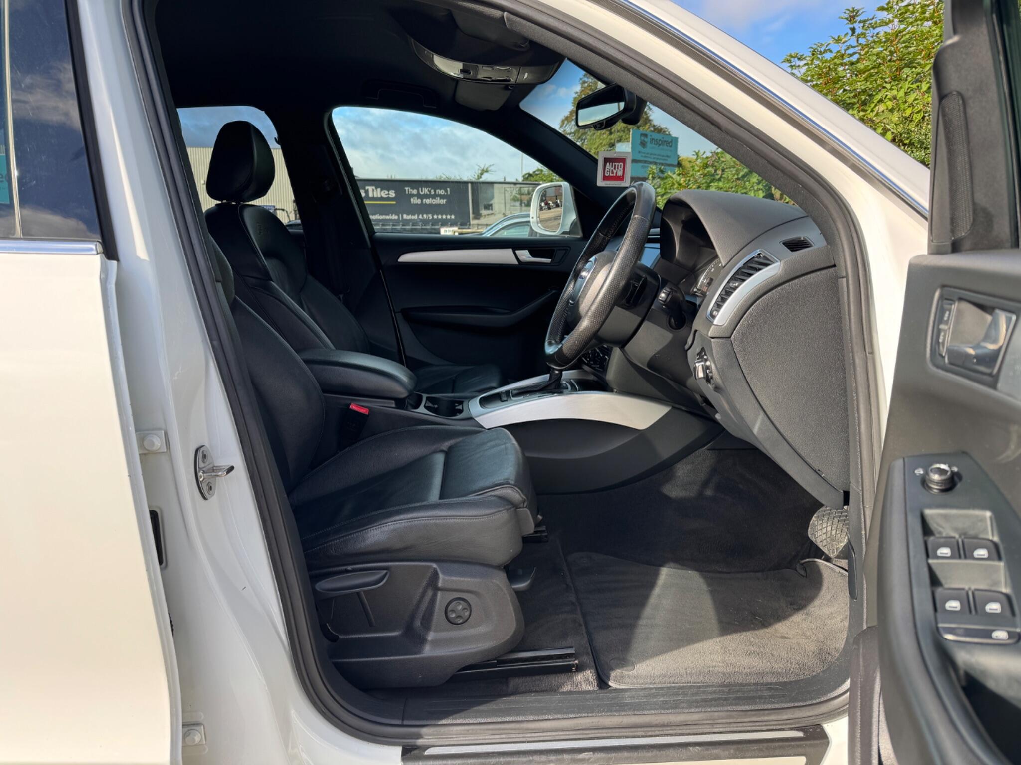 Audi Q5 view 14