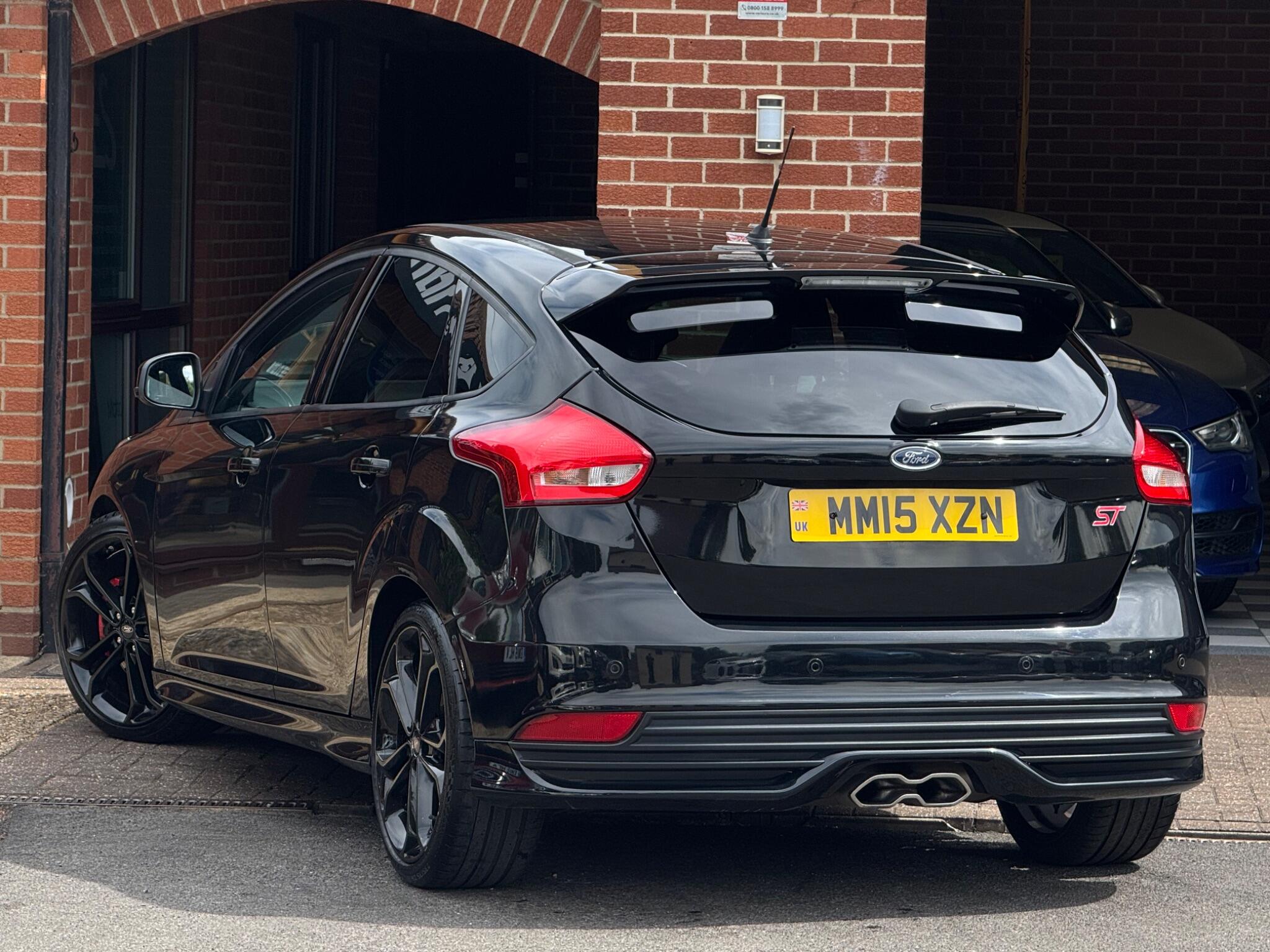 Ford Focus view 3