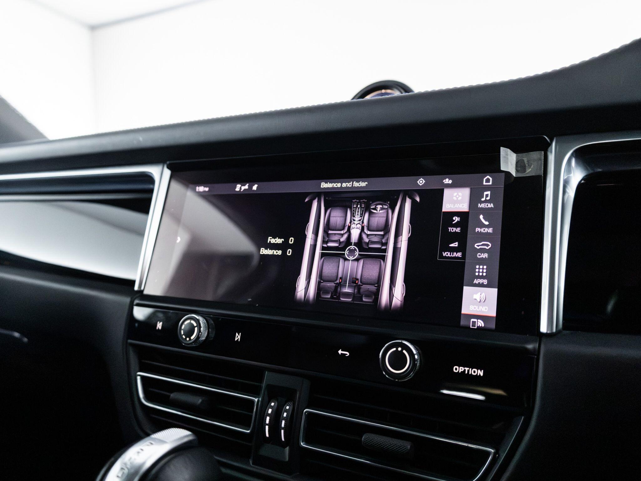 Porsche Macan view 56