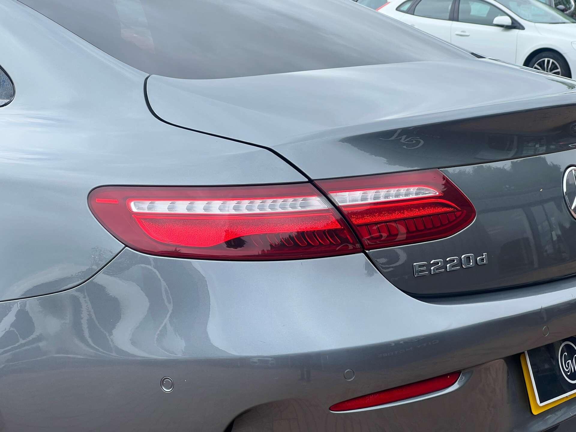 Mercedes-Benz E-Class view 12