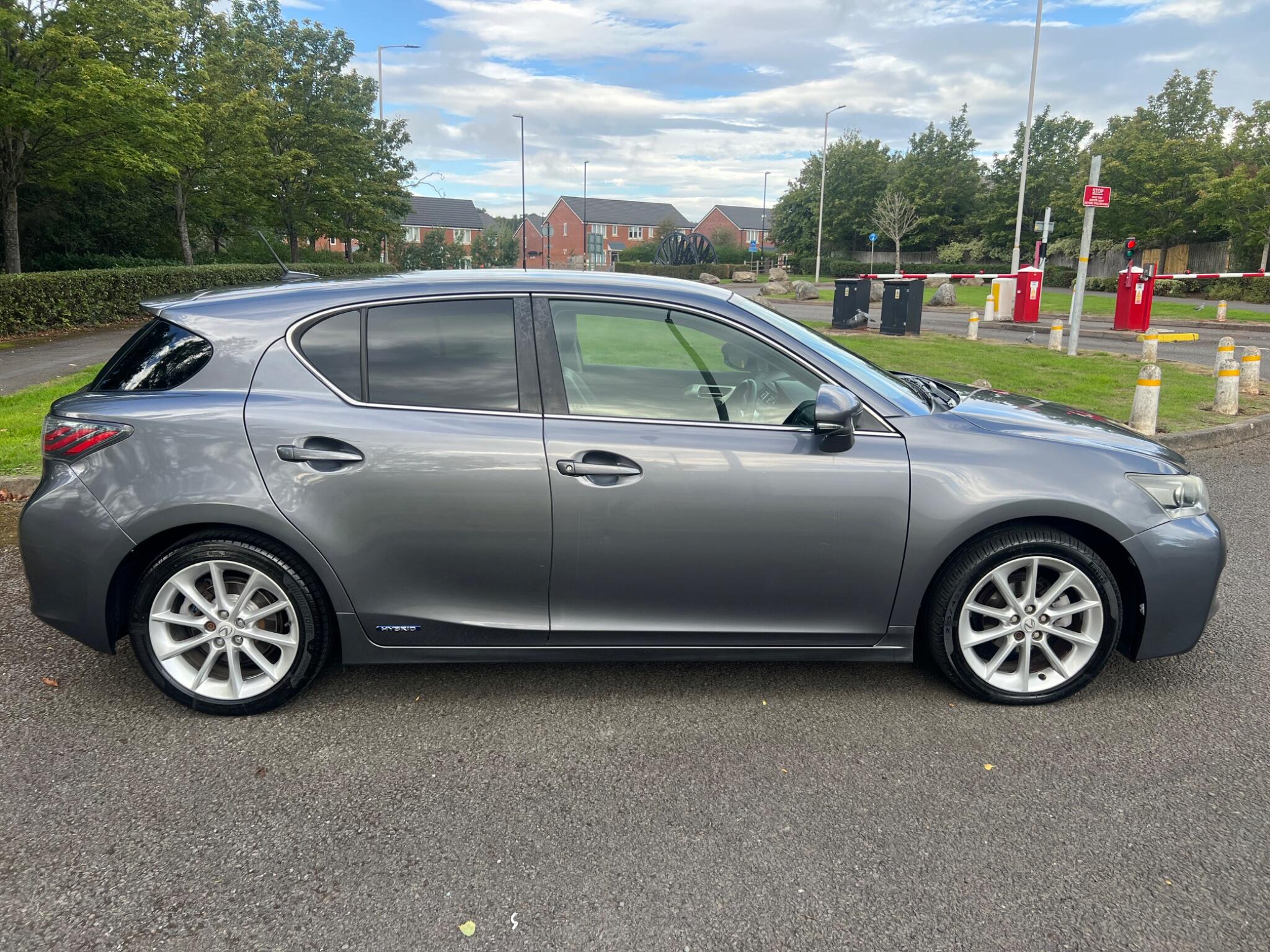 Lexus CT view 10