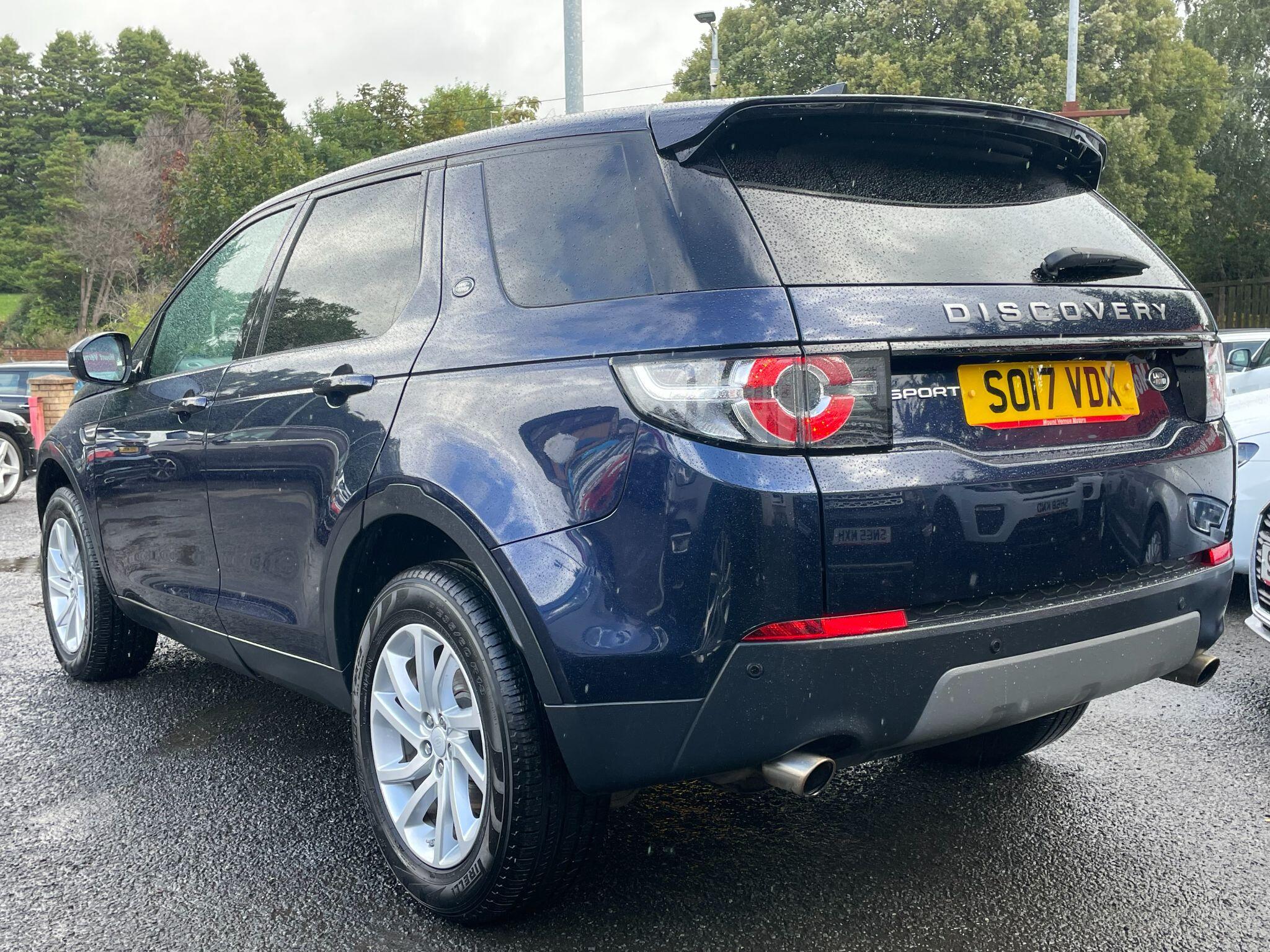 Land Rover Discovery Sport view 11