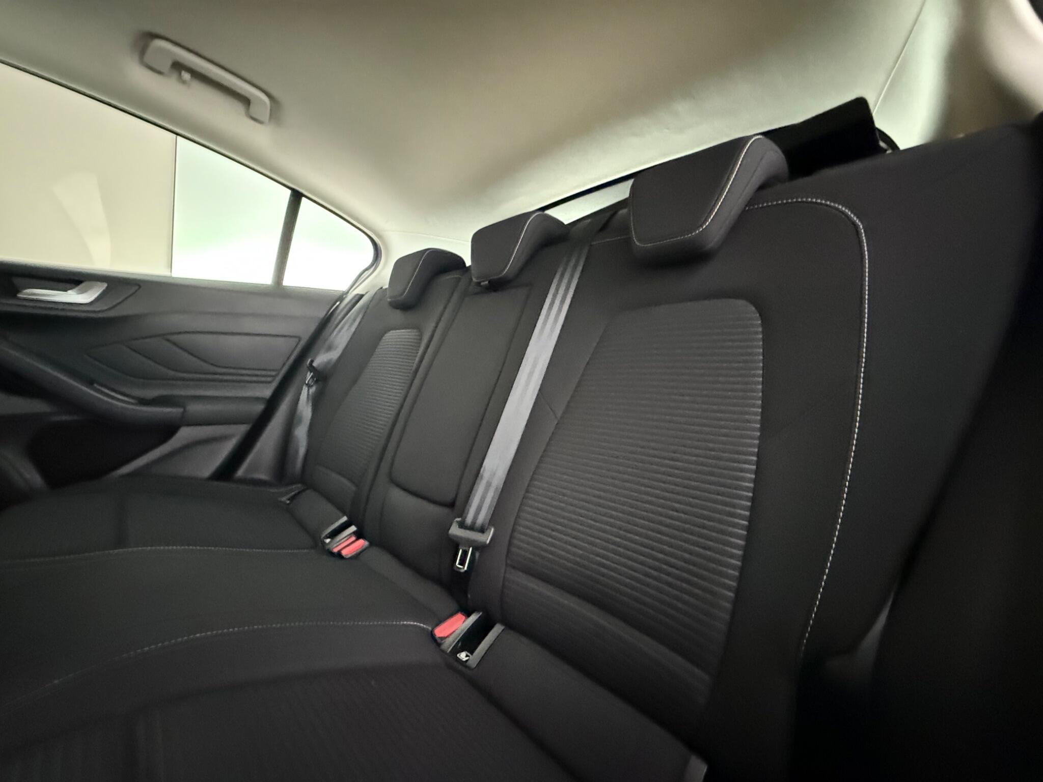 Ford Focus view 28