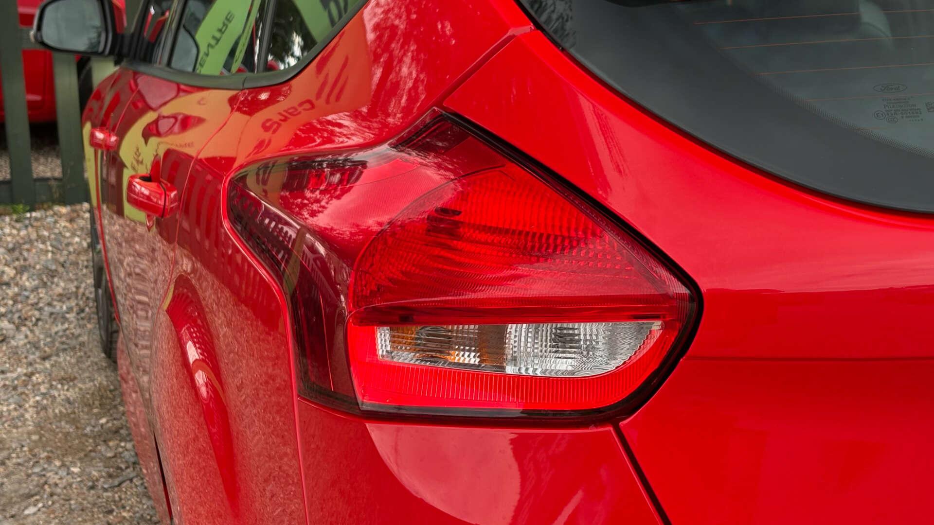 Ford Focus view 49