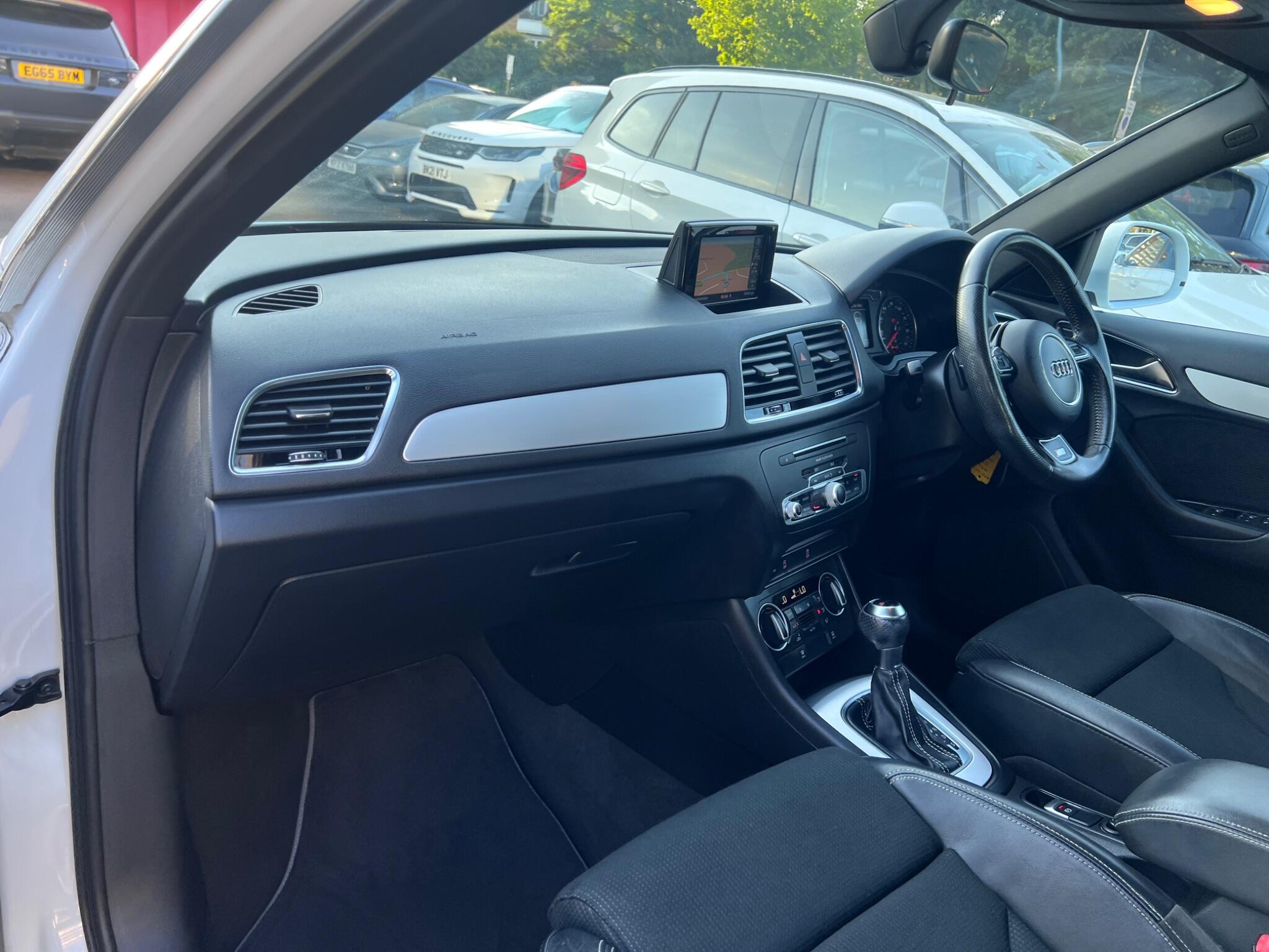 Audi Q3 view 31