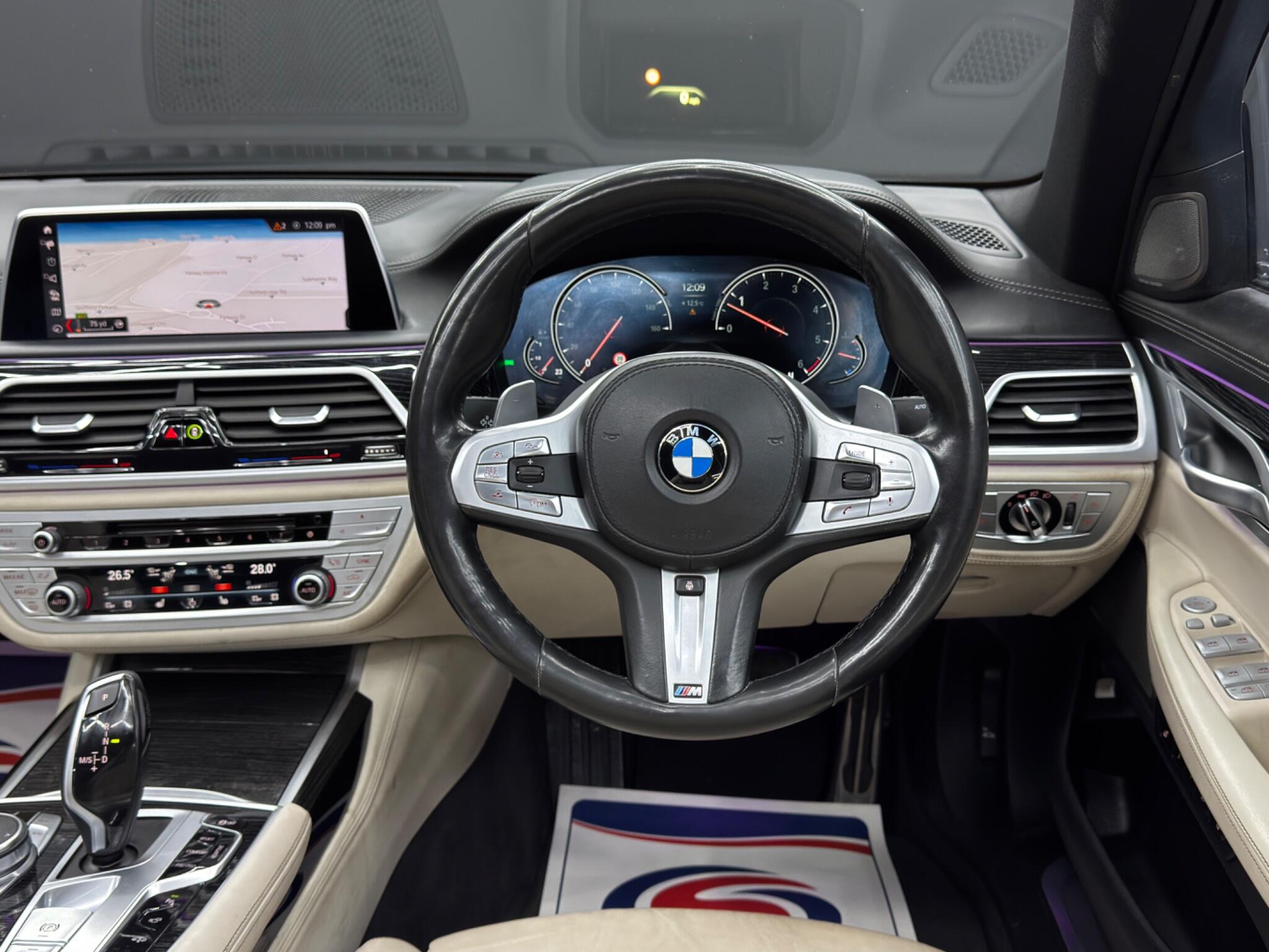 BMW 7 Series view 18