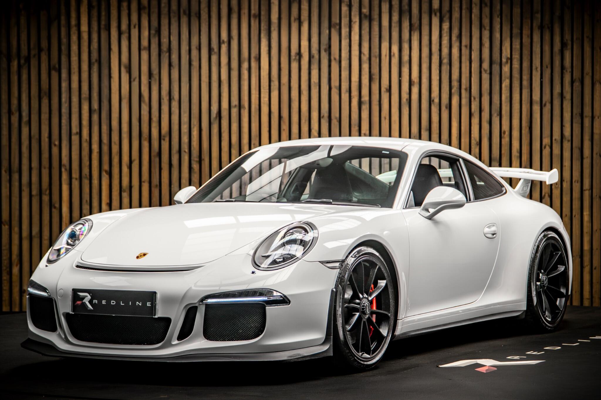 Porsche 911 view 8