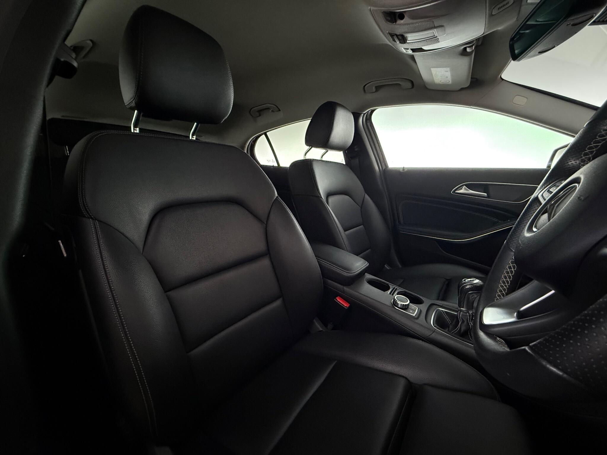 Mercedes-Benz Gla view 31