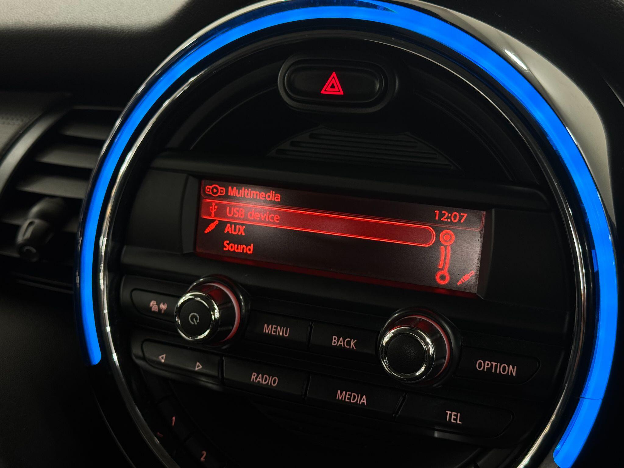 Mini Hatch view 32