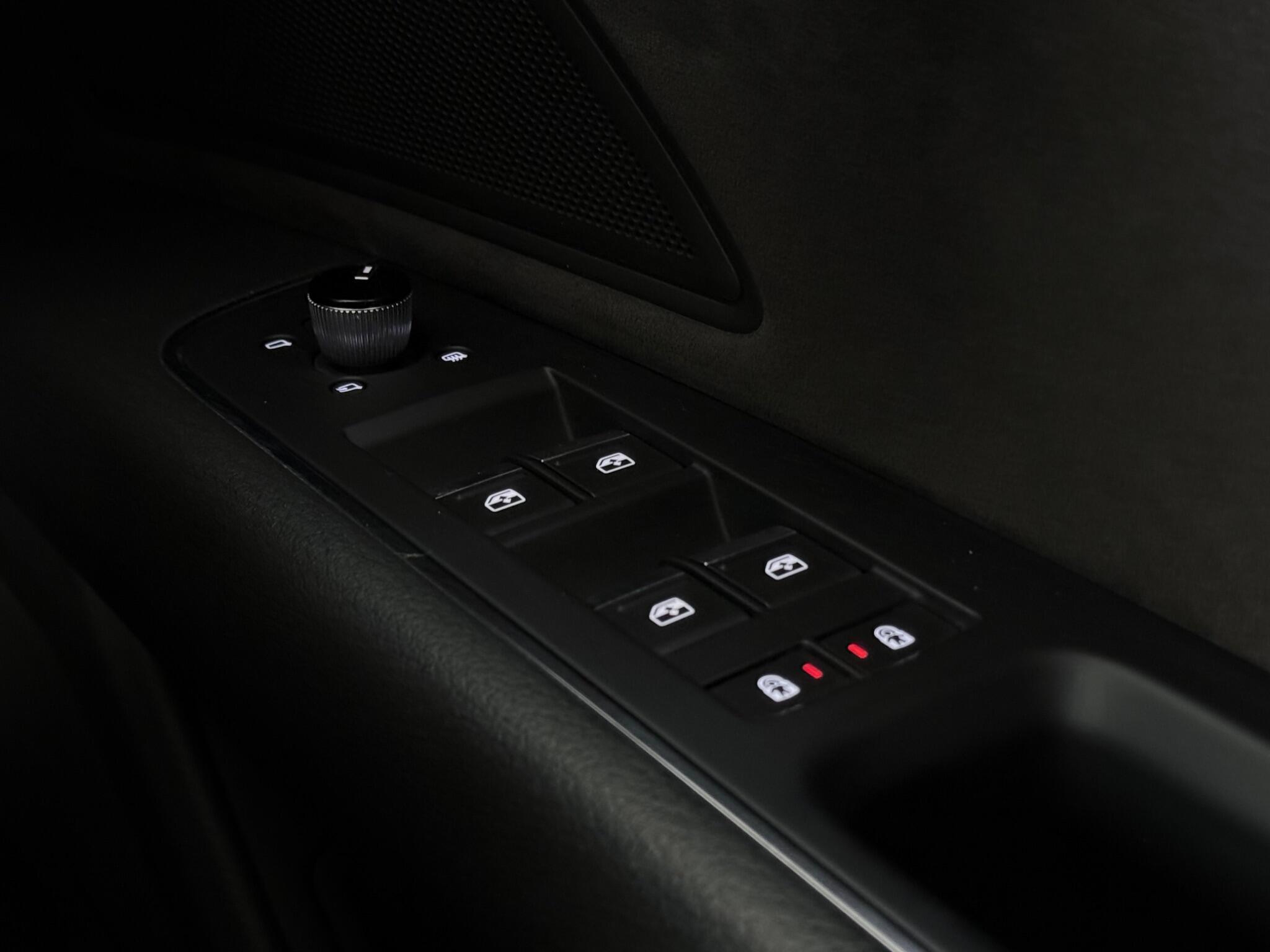 Audi A8 view 17