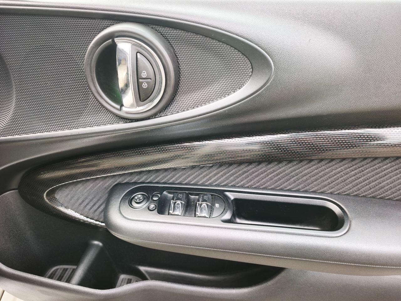 Mini Clubman view 32