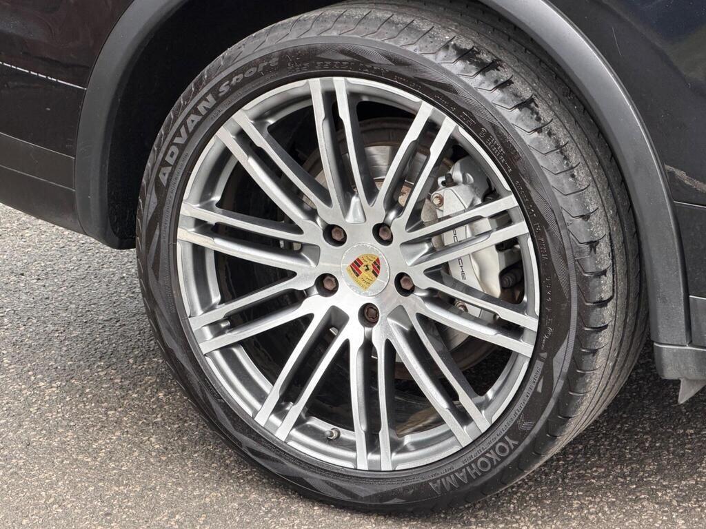 Porsche Cayenne view 58