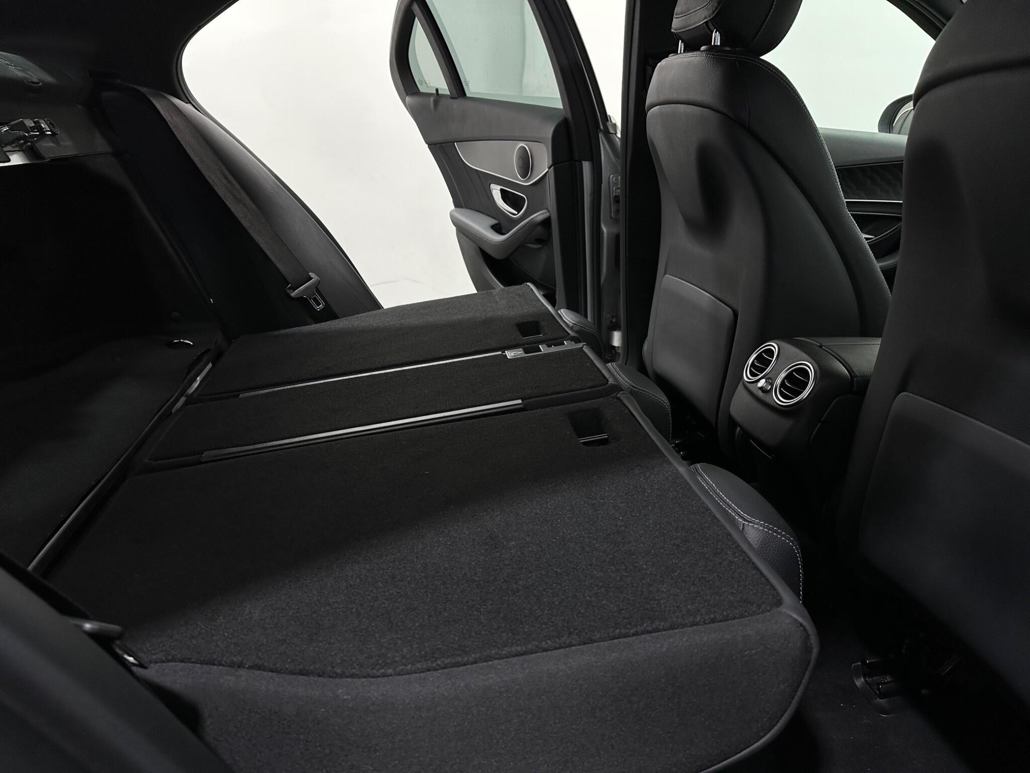 Mercedes-Benz C-Class view 48