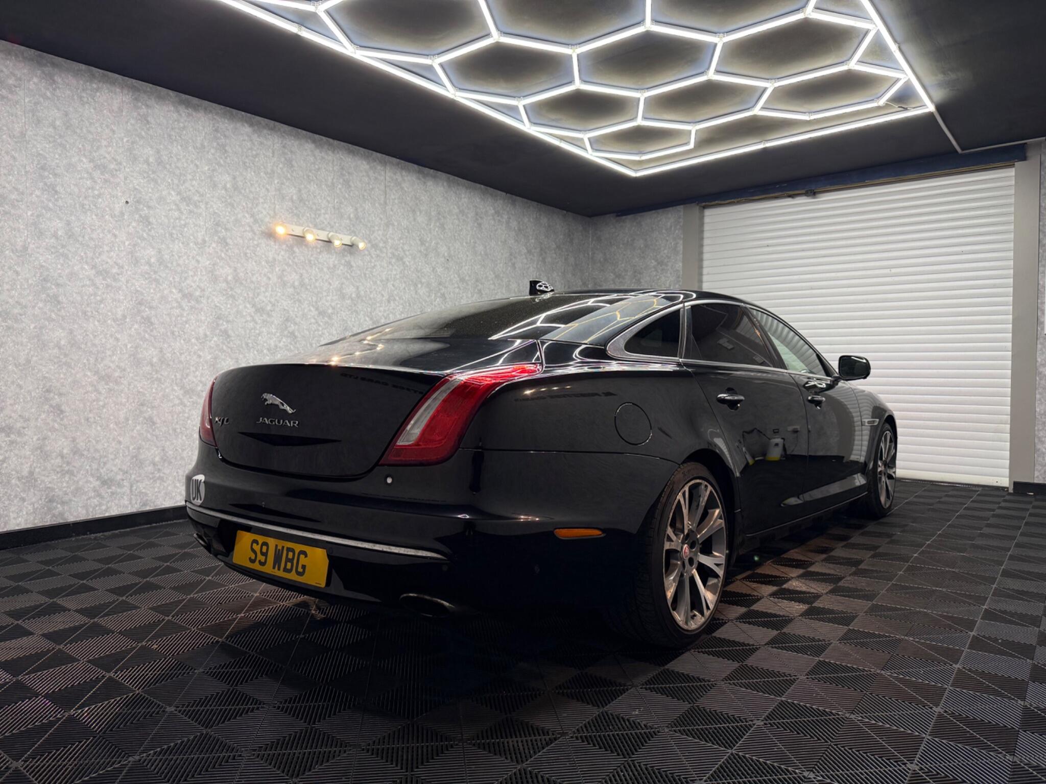 Jaguar XJ view 4