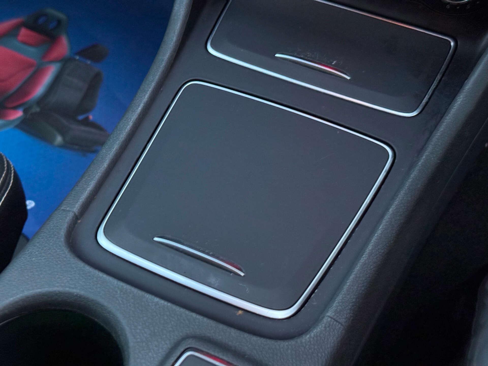 Mercedes-Benz Gla view 59