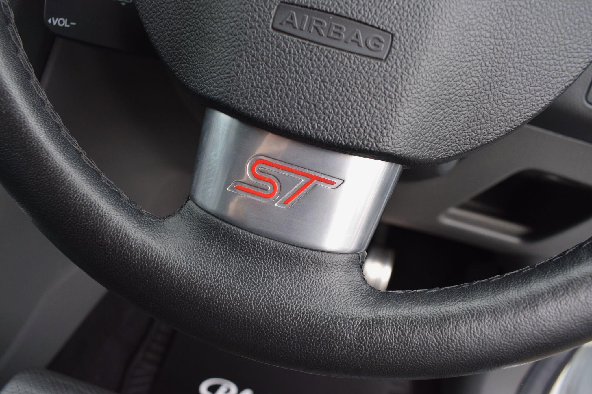 Ford Focus view 15