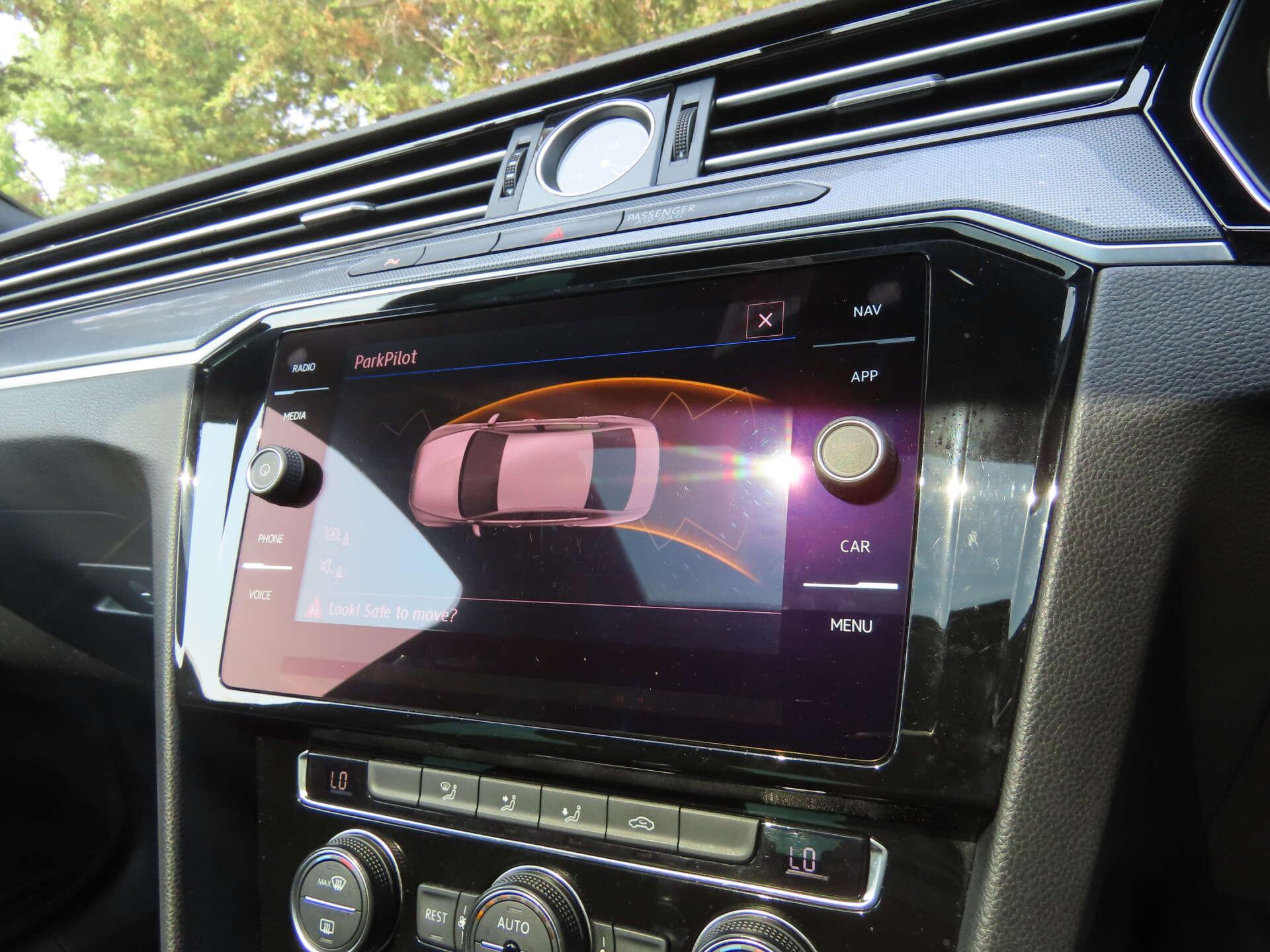 Volkswagen Passat view 10