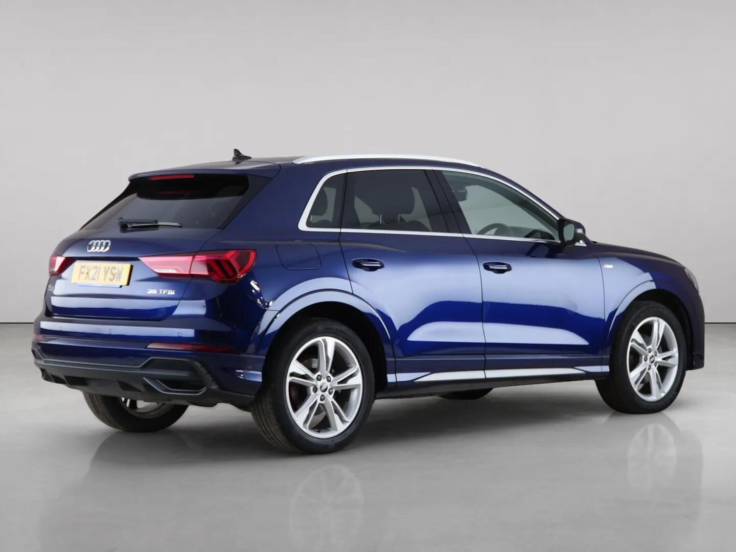 Audi Q3 view 6
