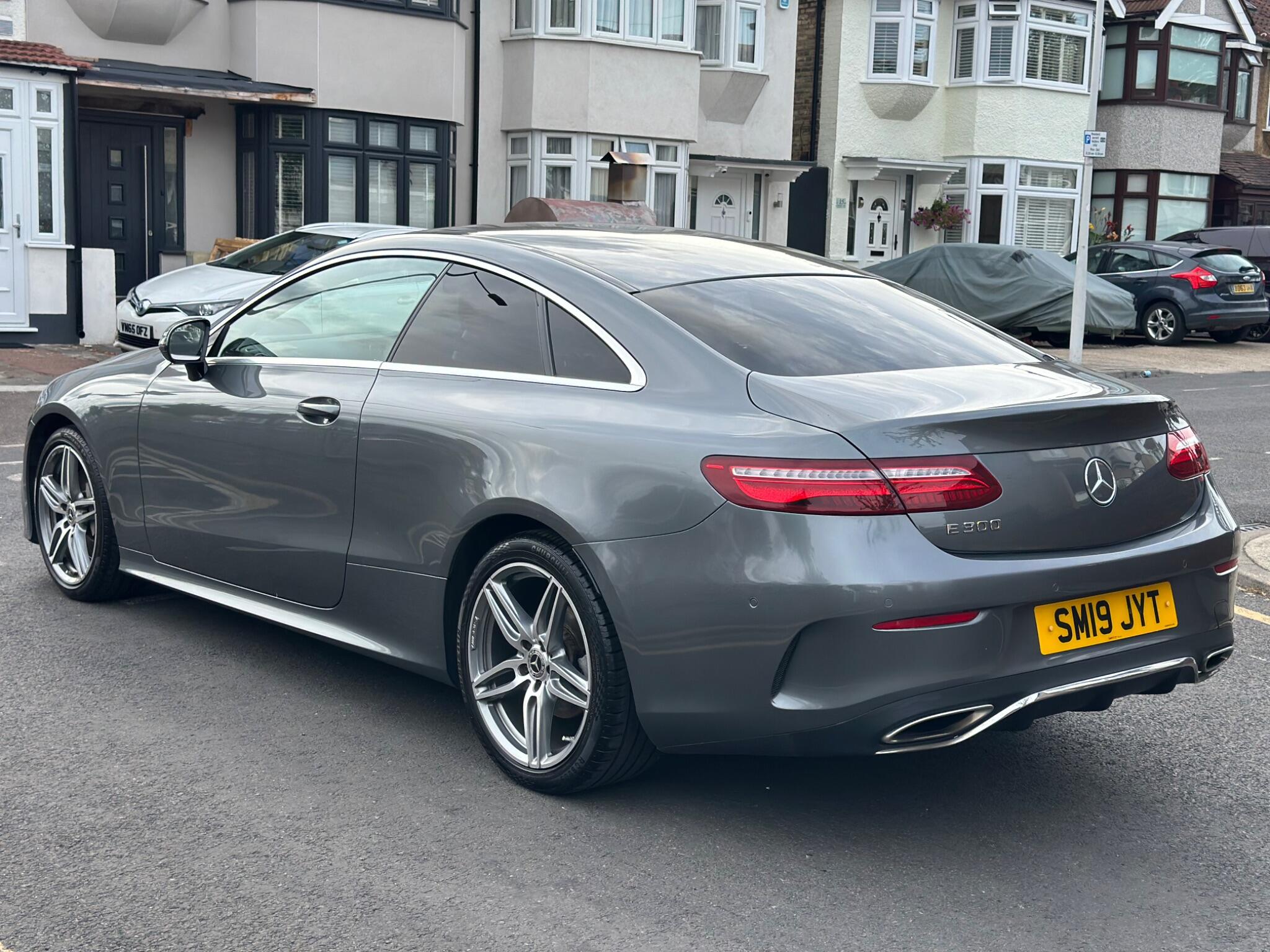 Mercedes-Benz E-Class view 4
