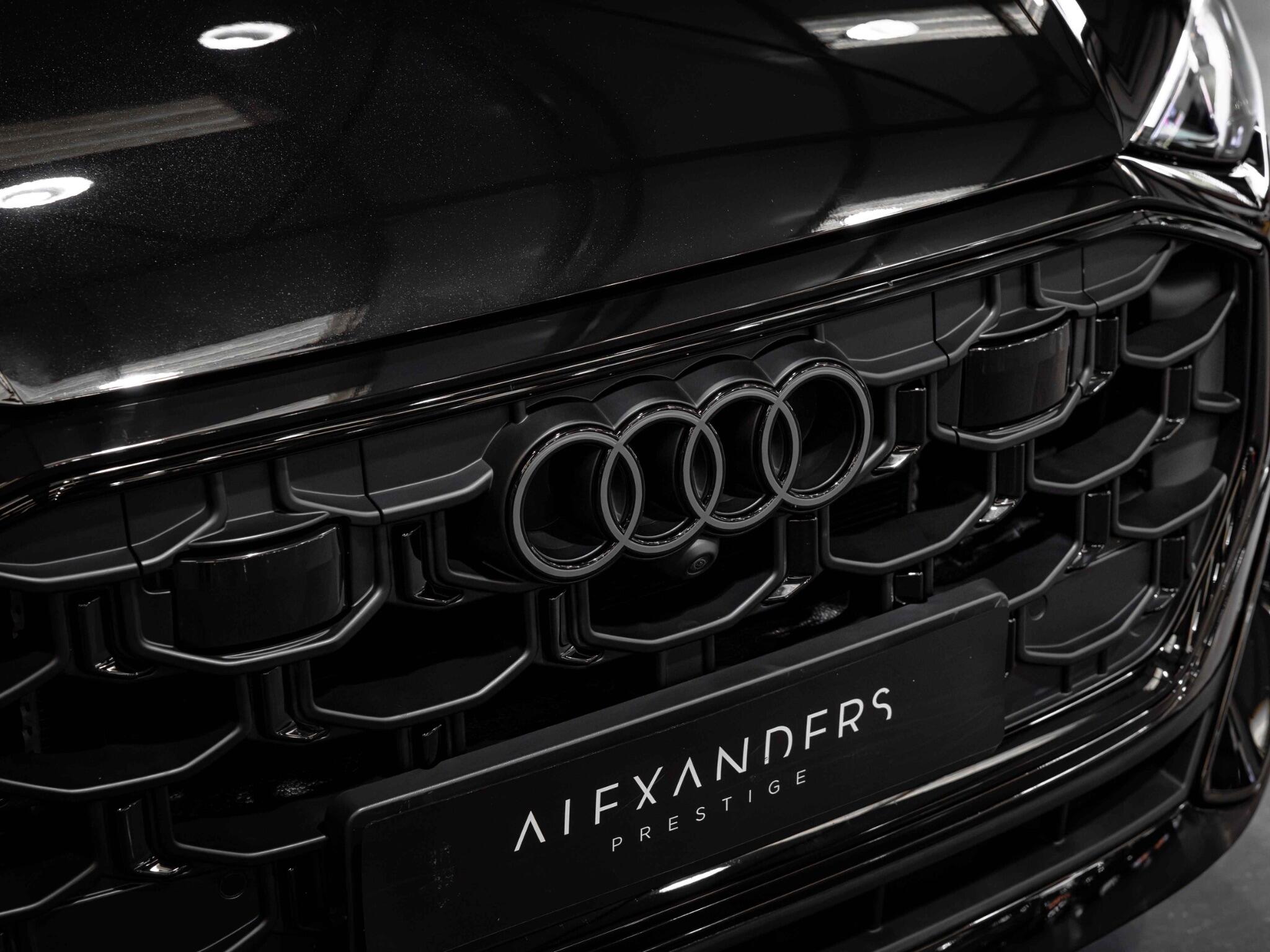 Audi SQ8 view 15